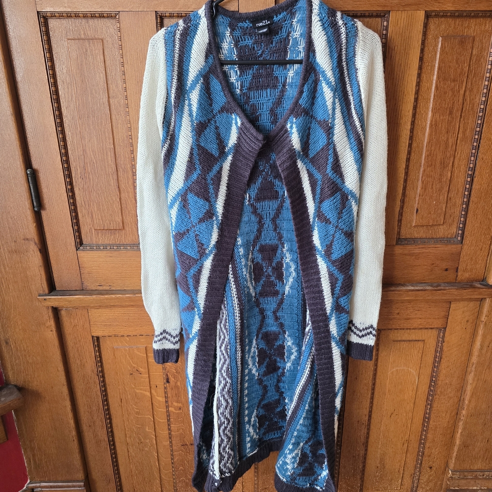 Rue21 Blue and Cream Patterned Cardigan